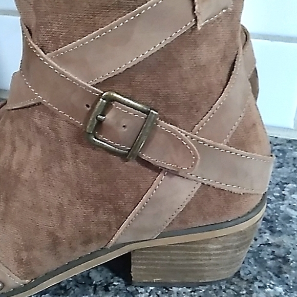 Joyfolie Winona Leather Suede Buckle Strappy Ankle Boots. Size 7 - Picture 5 of 16